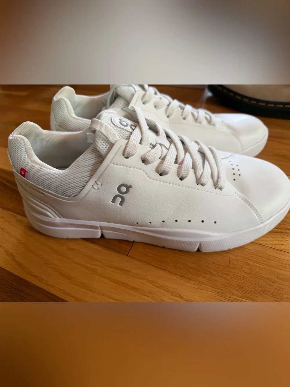 On Running THE ROGER Advantage Tennis Sneaker